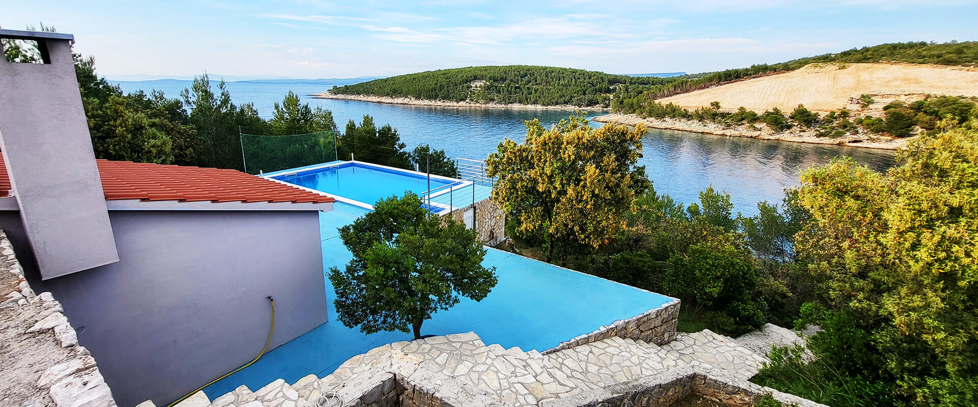 Pool House with swimming pool